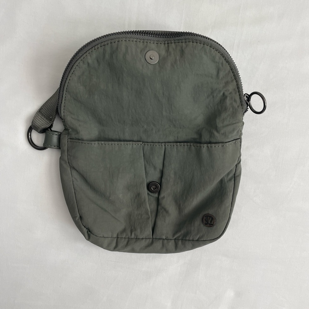 Lululemon Crossbag/Fanny Pack/Belt Bag - Picture 2 of 7